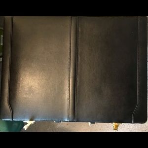 Dionite Men’s Black Attaché Leather Briefcase.